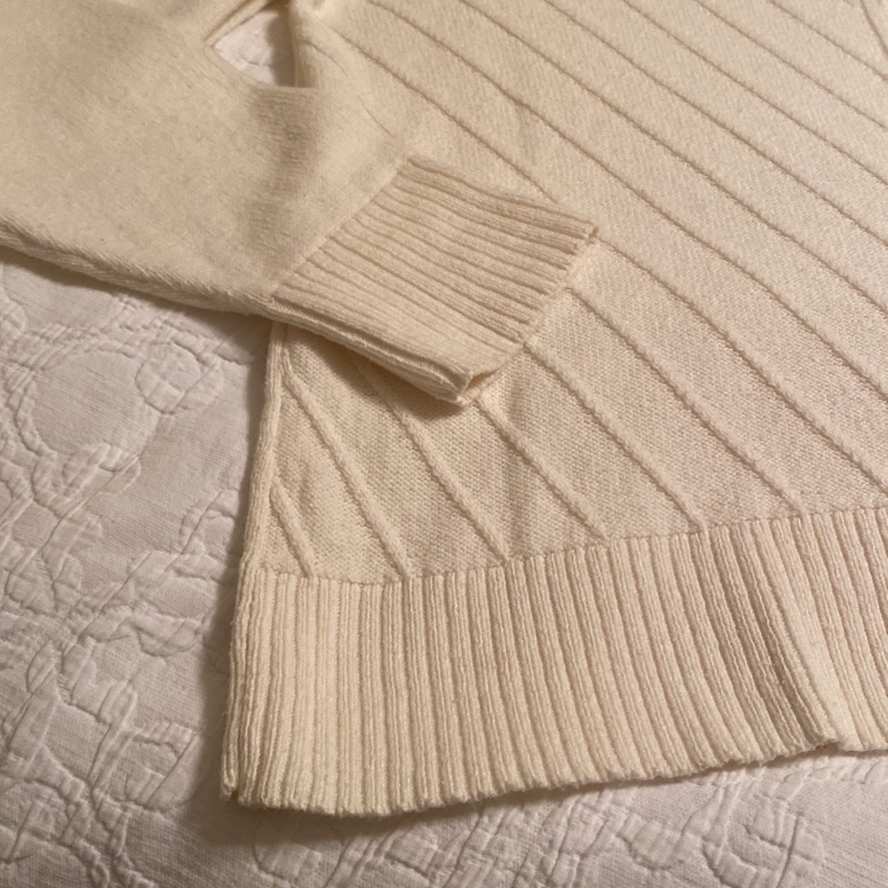 Sweater - Picture 3 of 6